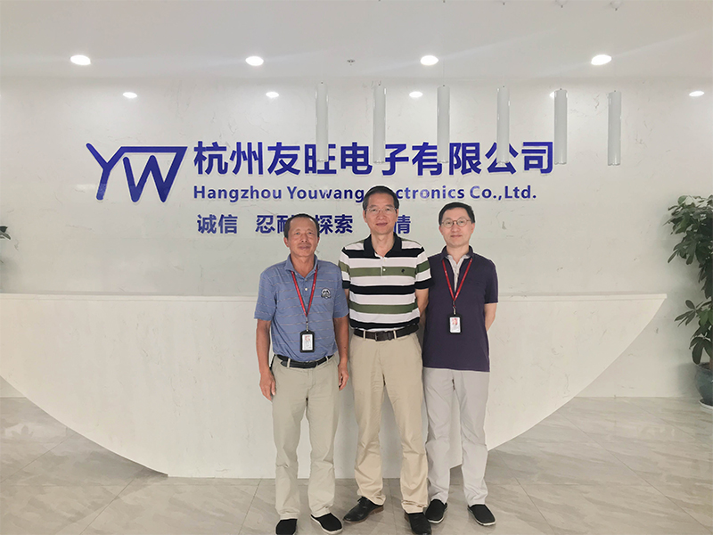 濱江區發改局葉圣文局長一行蒞臨我公司指導工作