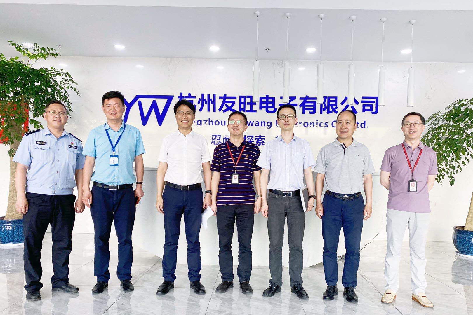 
                            濱江區發改局與浦沿街道領導親切視察我公司