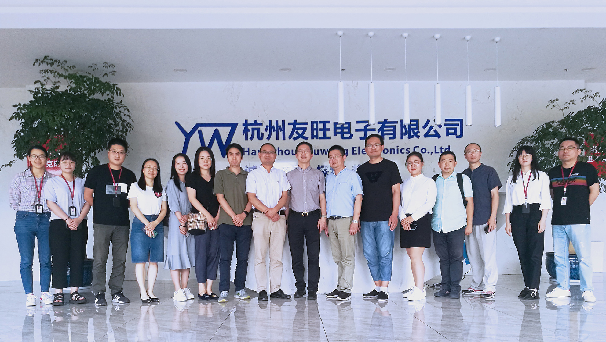 
                            杭州電子科技大學招生就業處及電子信息學院一行走訪我公司調研交流